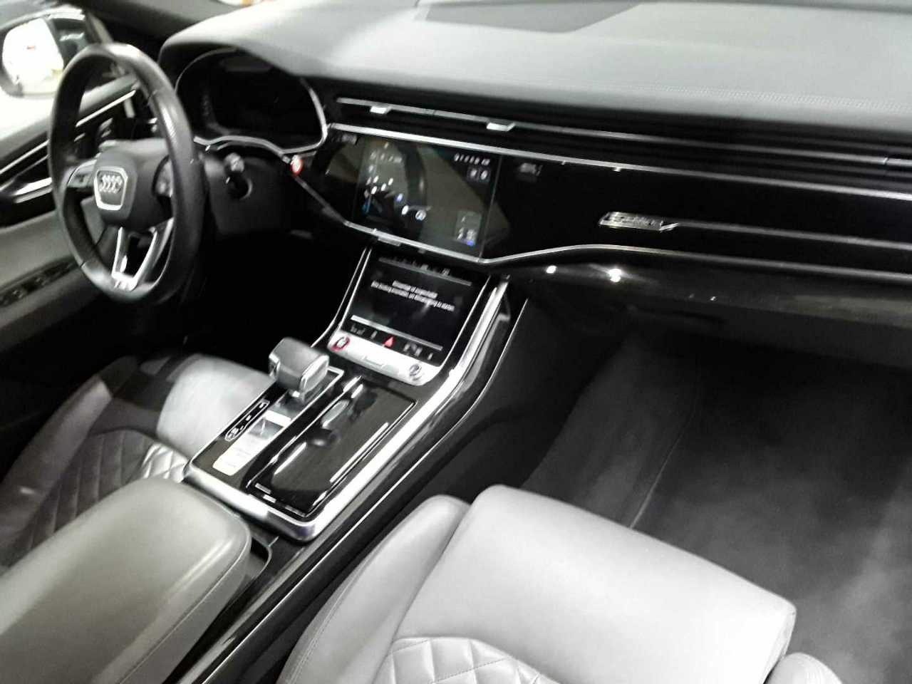 Audi S Q8 TFSI quattro tiptronic 9