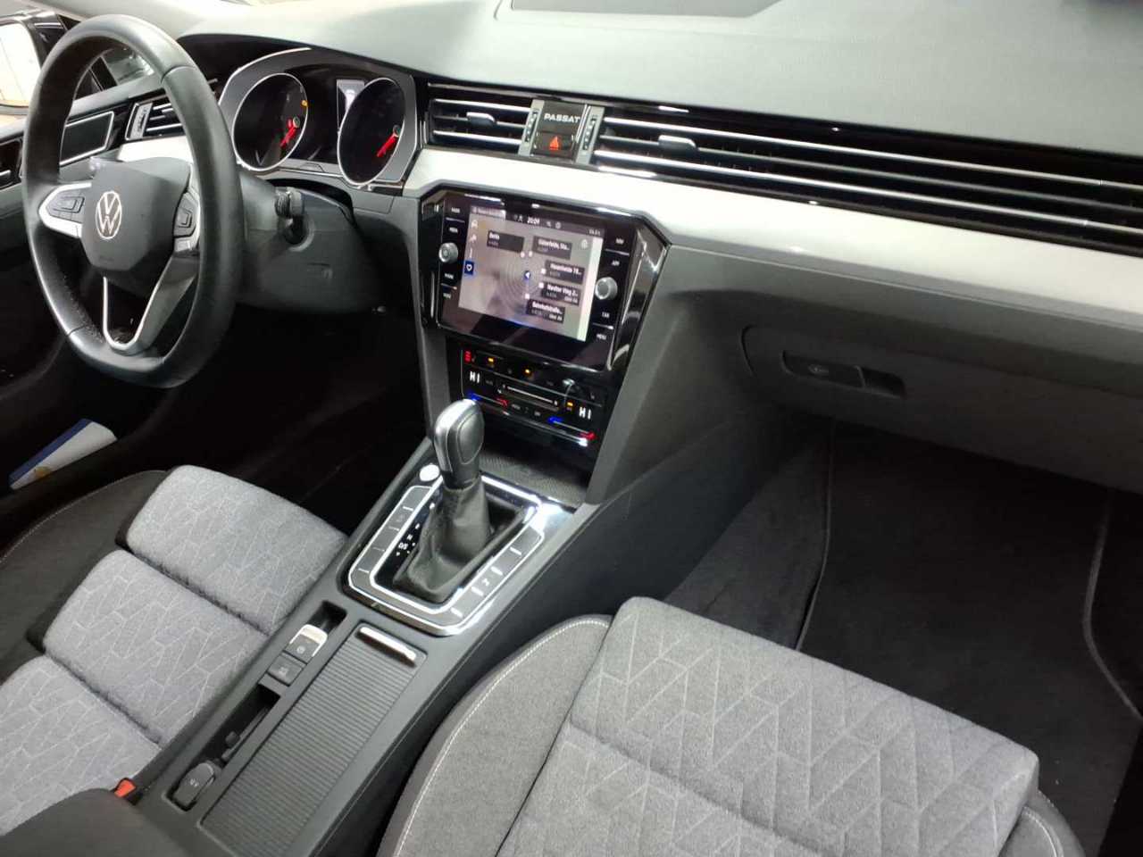 Volkswagen Passat Variant 2.0 TDI SCR DSG Business 9