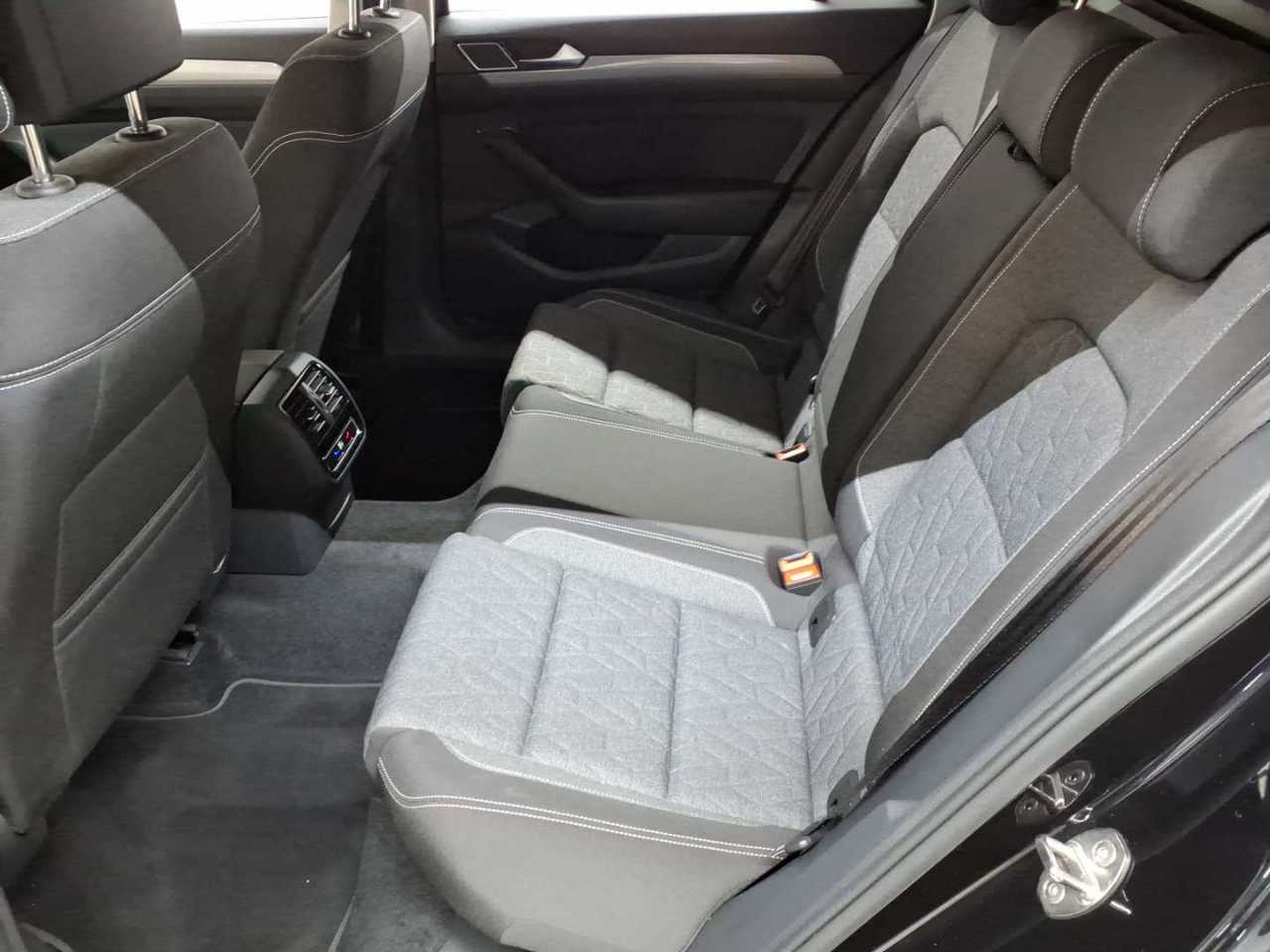 Volkswagen Passat Variant 2.0 TDI SCR DSG Business 13