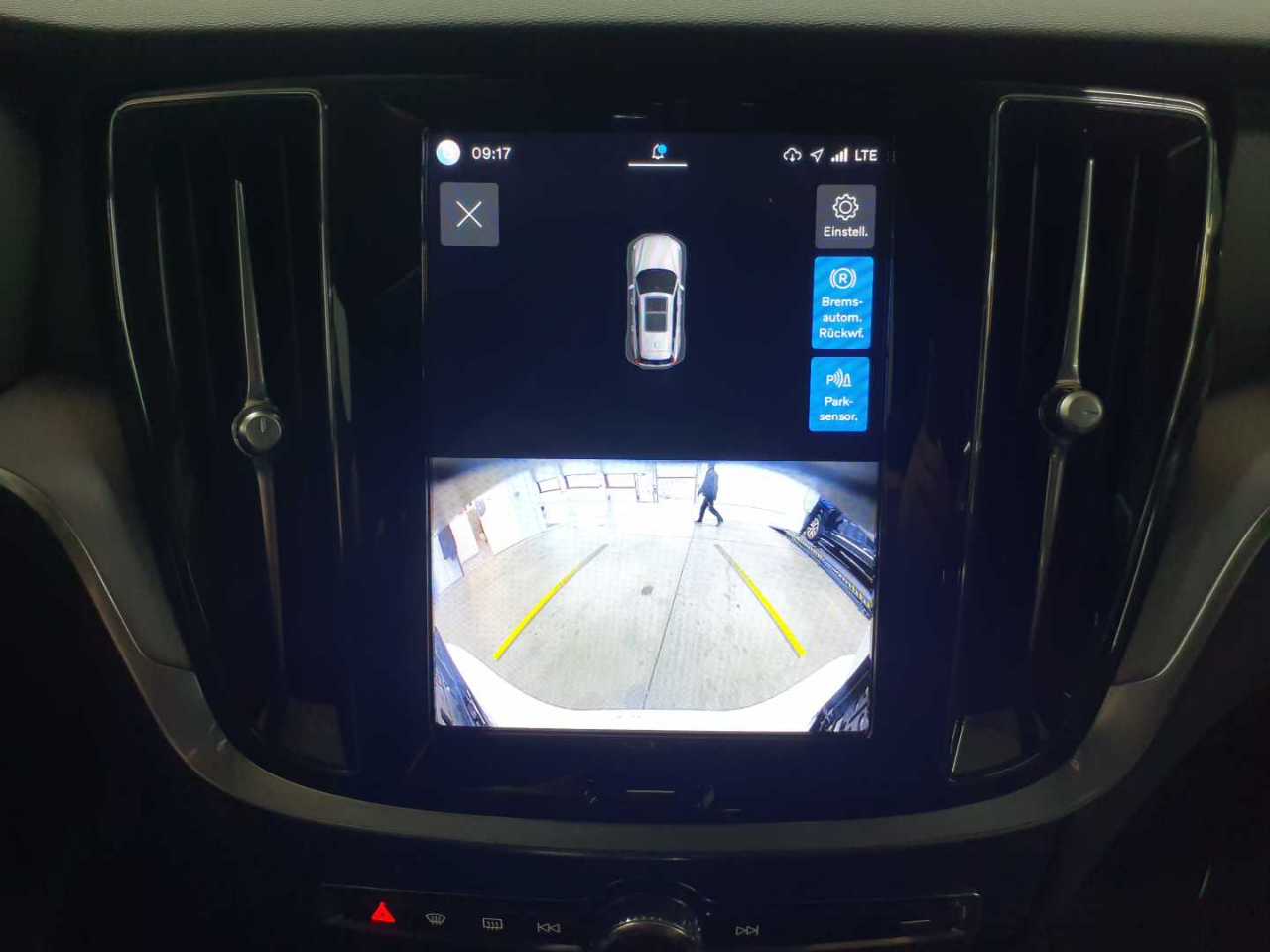 Volvo V60 T6 AWD Recharge Essential 16