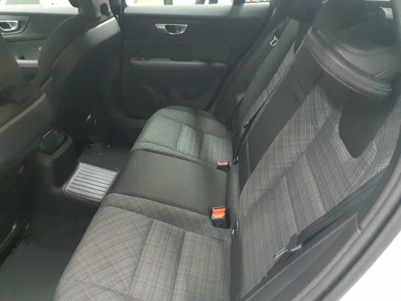 Volvo V60 T6 AWD Recharge Essential 13