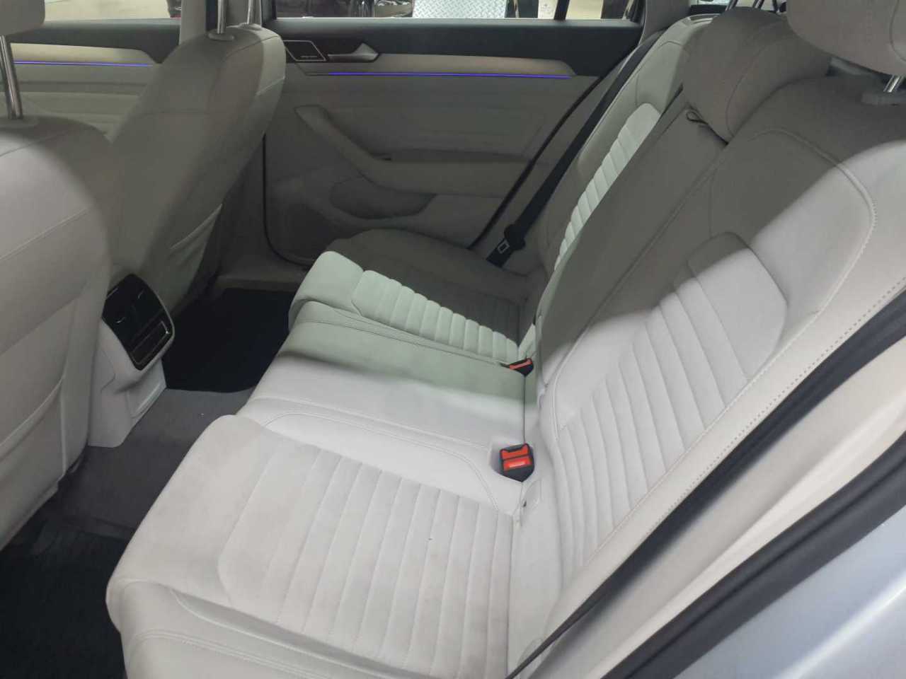 Volkswagen Passat Variant 2.0 TDI SCR Elegance 13