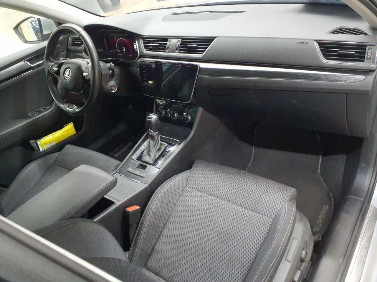 Skoda Superb Combi 2.0 TDI DSG Style 9