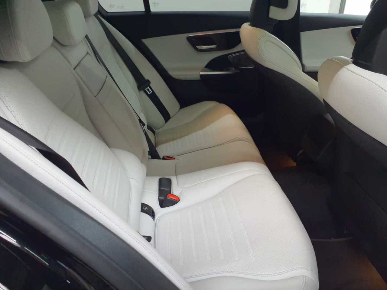 Mercedes-Benz C 300 4Matic 9G-TRONIC AMG Line 14