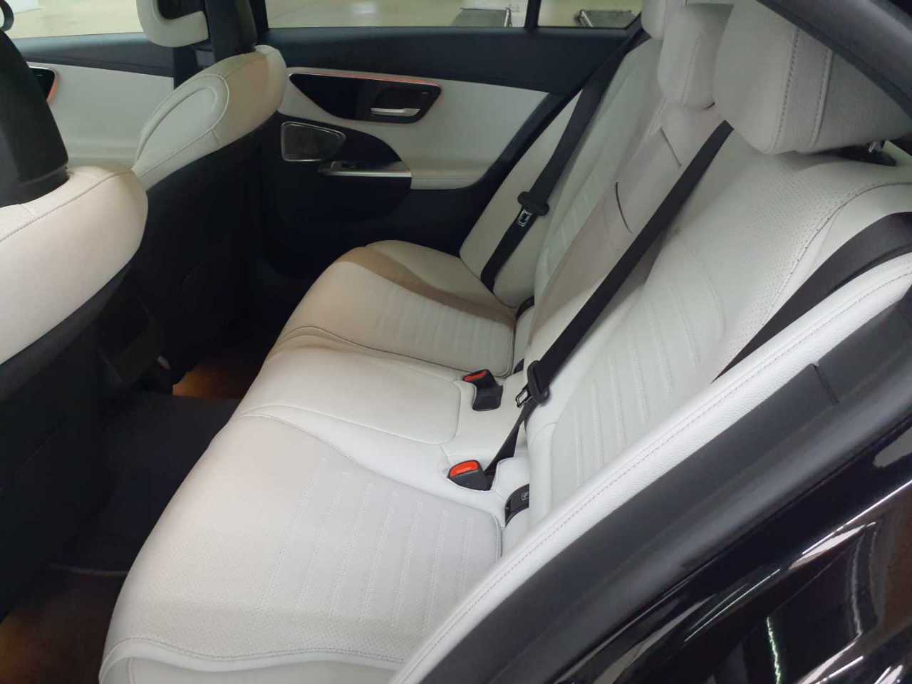 Mercedes-Benz C 300 4Matic 9G-TRONIC AMG Line 13