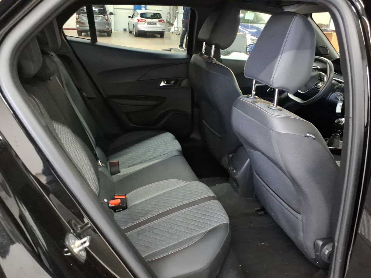 Peugeot 2008 PureTech 100 Allure 14