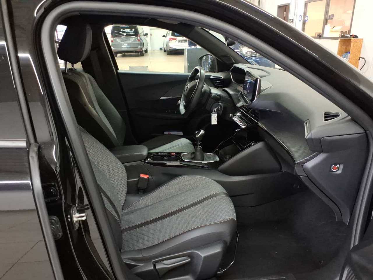 Peugeot 2008 PureTech 100 Allure 8