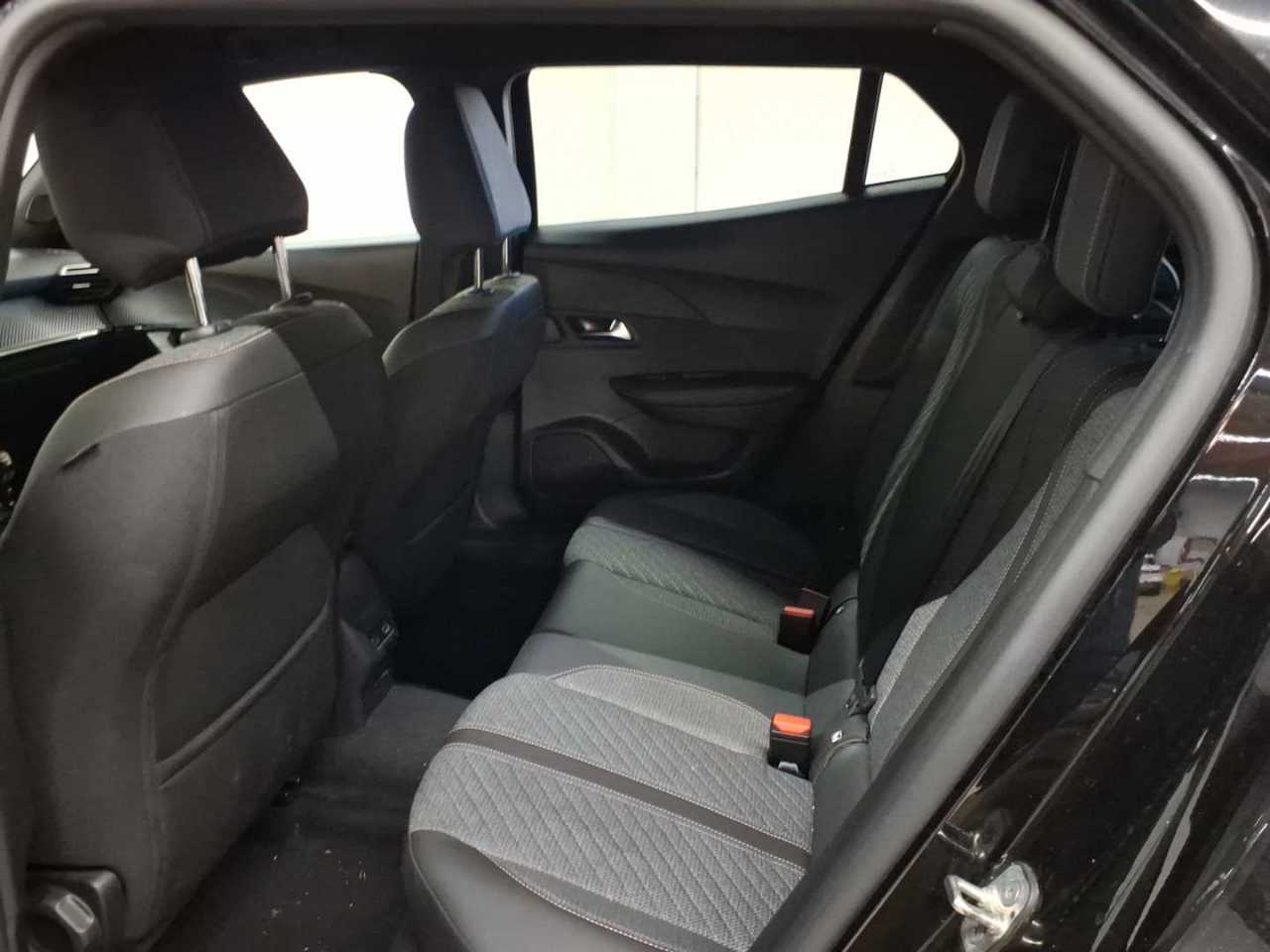 Peugeot 2008 PureTech 100 Allure 13