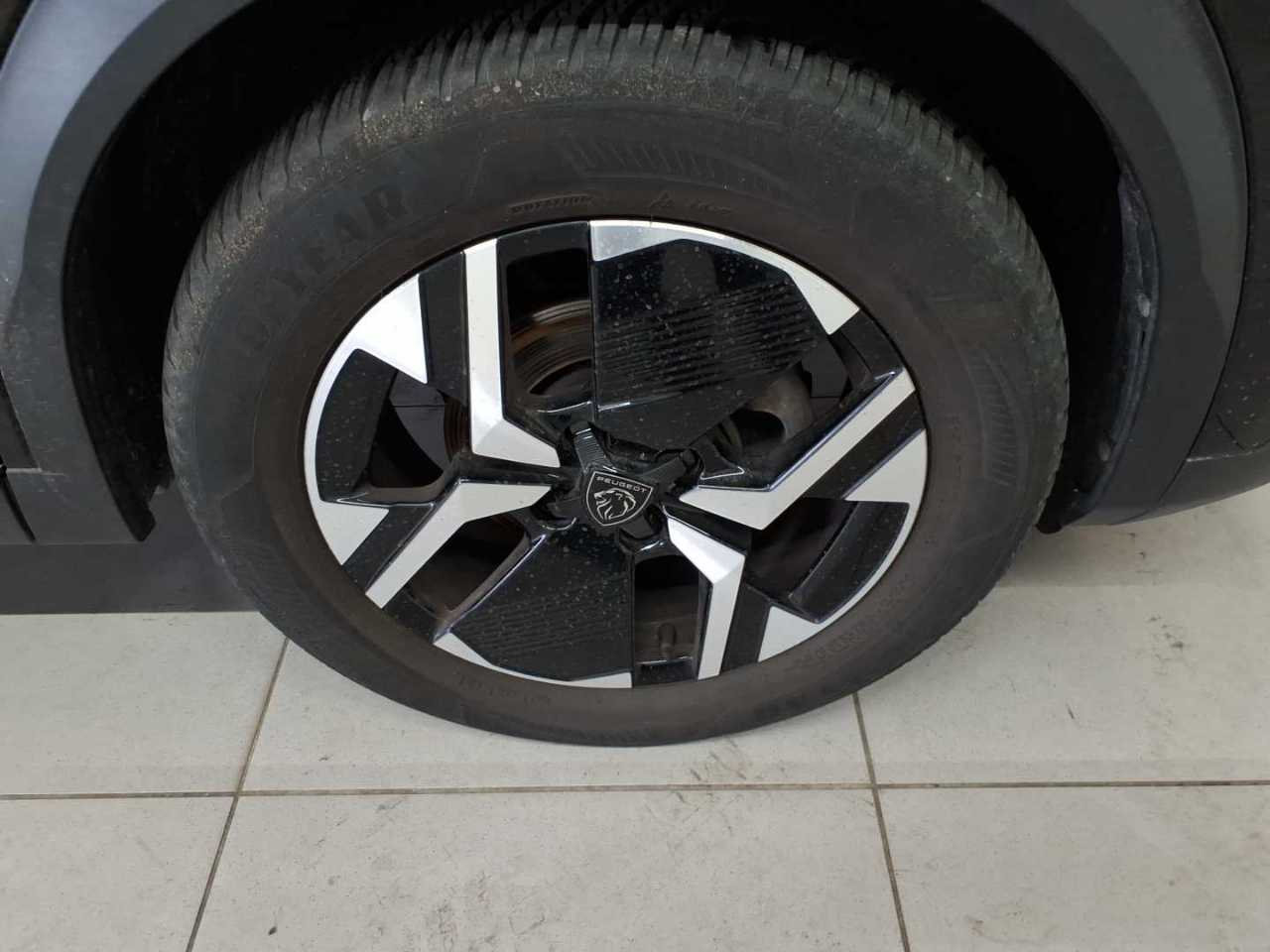 Peugeot 2008 PureTech 100 Allure 16