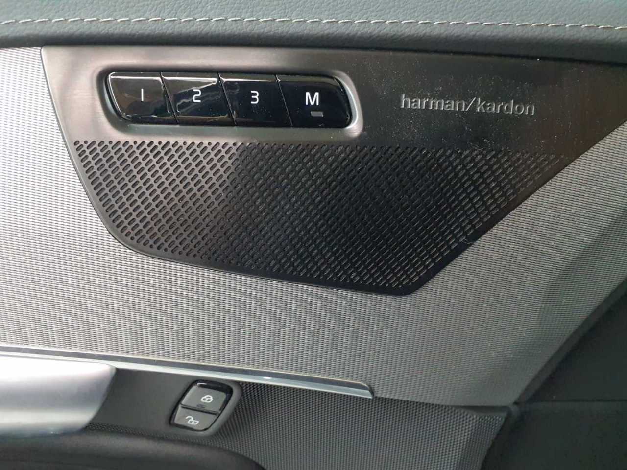 Volvo XC90 T8 AWD Recharge Plus Dark 17