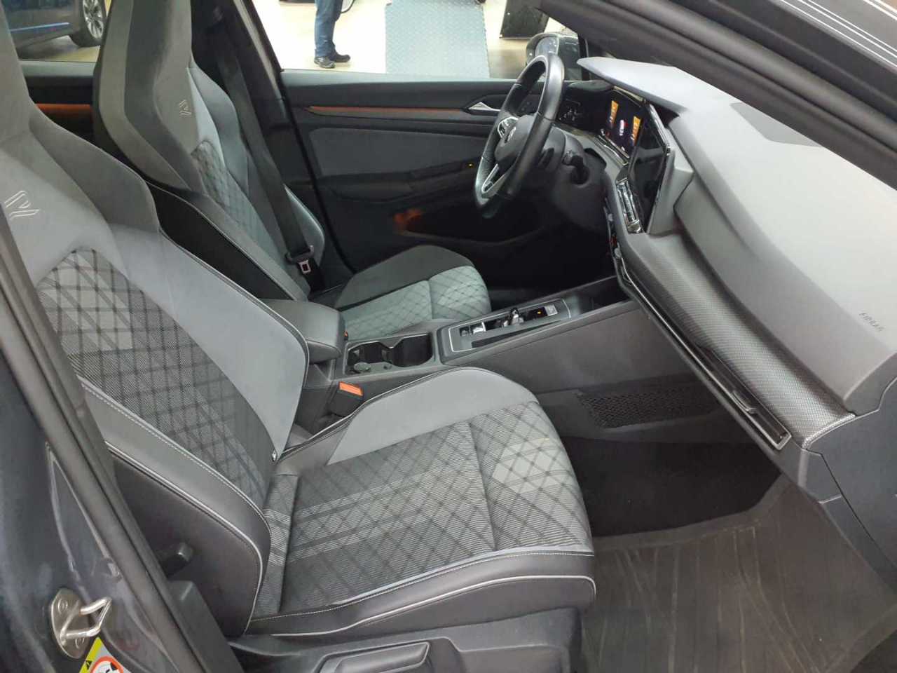 Volkswagen Golf Variant 2.0 TDI SCR DSG R-Line 7