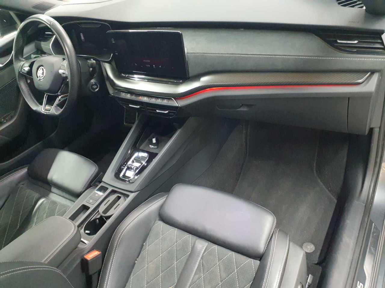 Skoda Octavia Combi 2.0 TDI DSG 4x4 RS Plus 9
