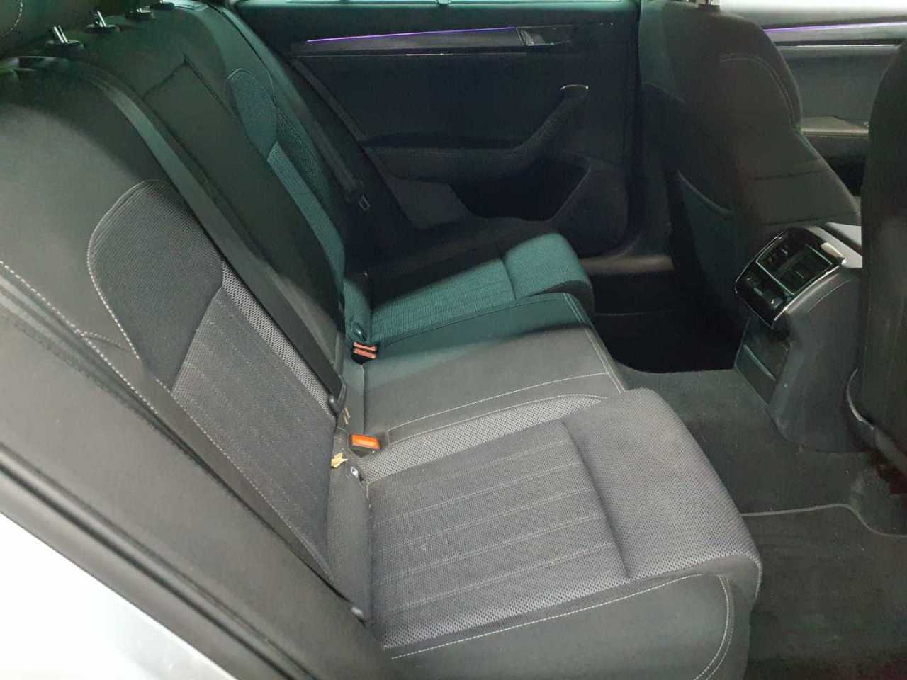 Skoda Superb Combi 2.0 TDI DSG Style 14