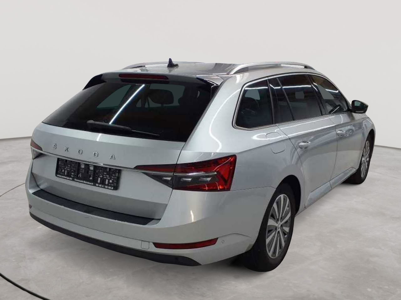 Skoda Superb Combi 2.0 TDI DSG Style 4