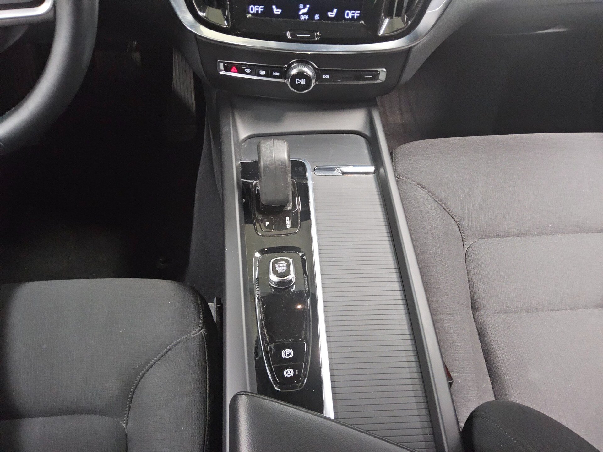 Volvo V60 B4 D Momentum Navi LED RFK SHZ 6