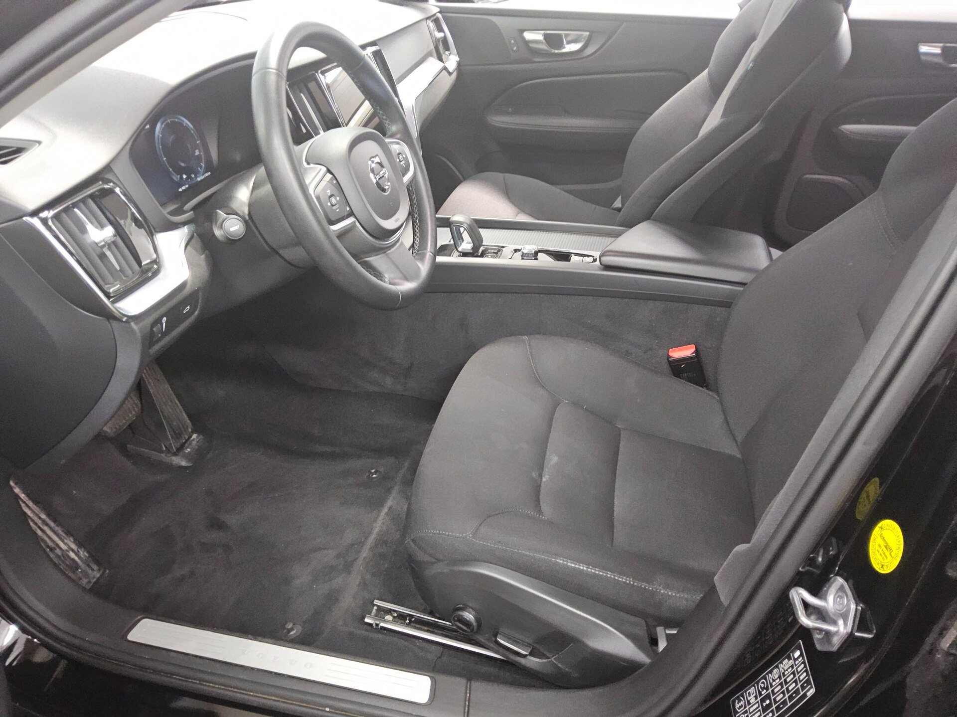 Volvo V60 B4 D Momentum Navi LED RFK SHZ 9