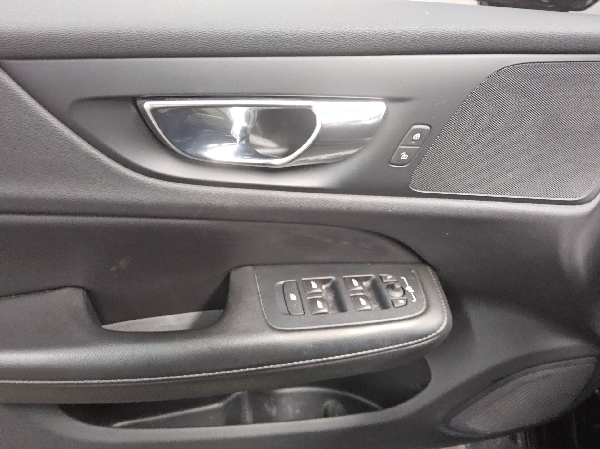 Volvo V60 B4 D Momentum Navi LED RFK SHZ 10
