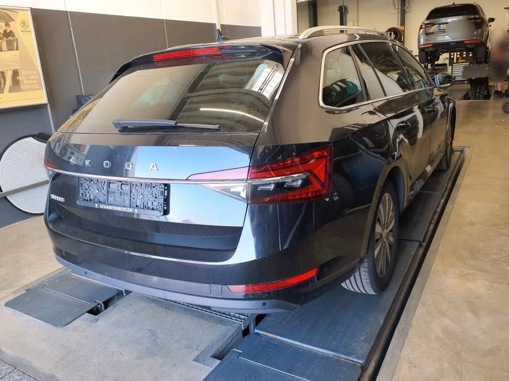 Skoda Superb 2.0 2023 4