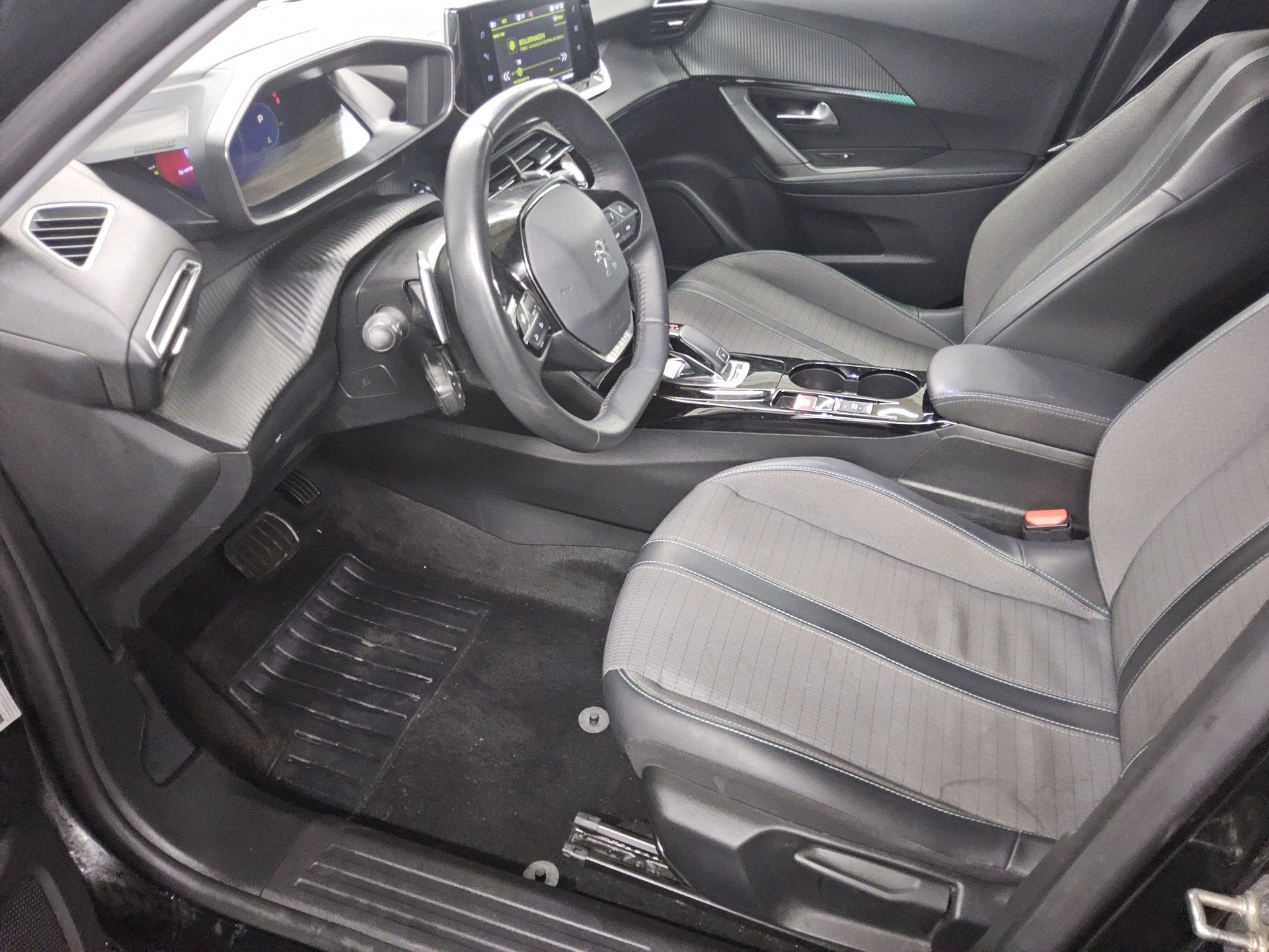 Peugeot 2008 1.5 BlueHDi 130 Allure LED Ahk Keyless 8