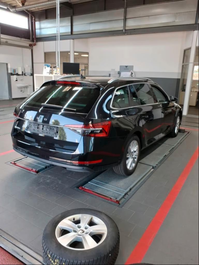 Skoda Superb 2.0 2023 4