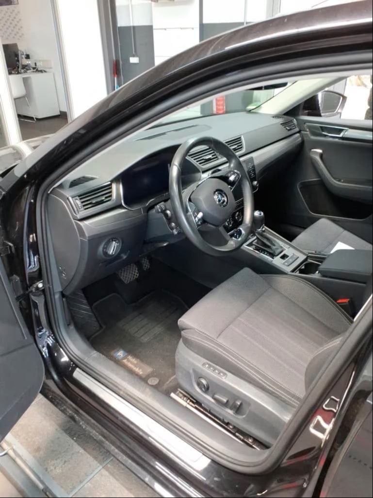 Skoda Superb 2.0 2023 5