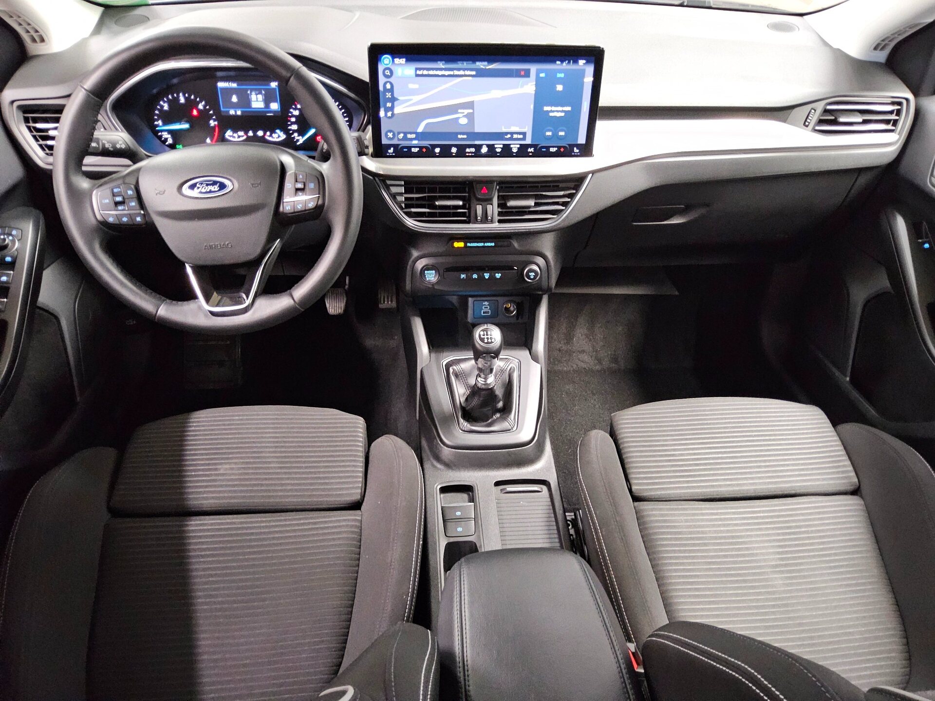 Ford Focus 1.5 EB Titanium Navi LED Shz PDC 5