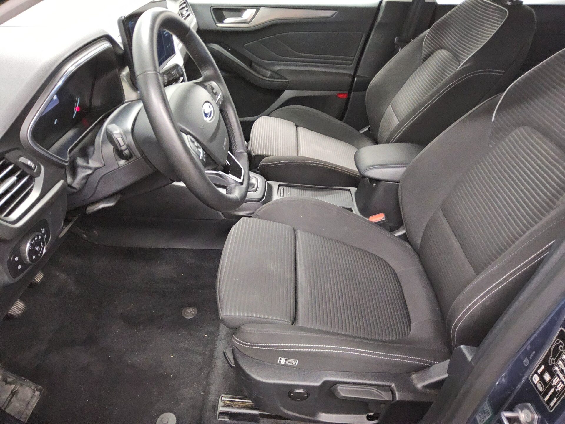 Ford Focus 1.5 EB Titanium Navi LED Shz PDC 8