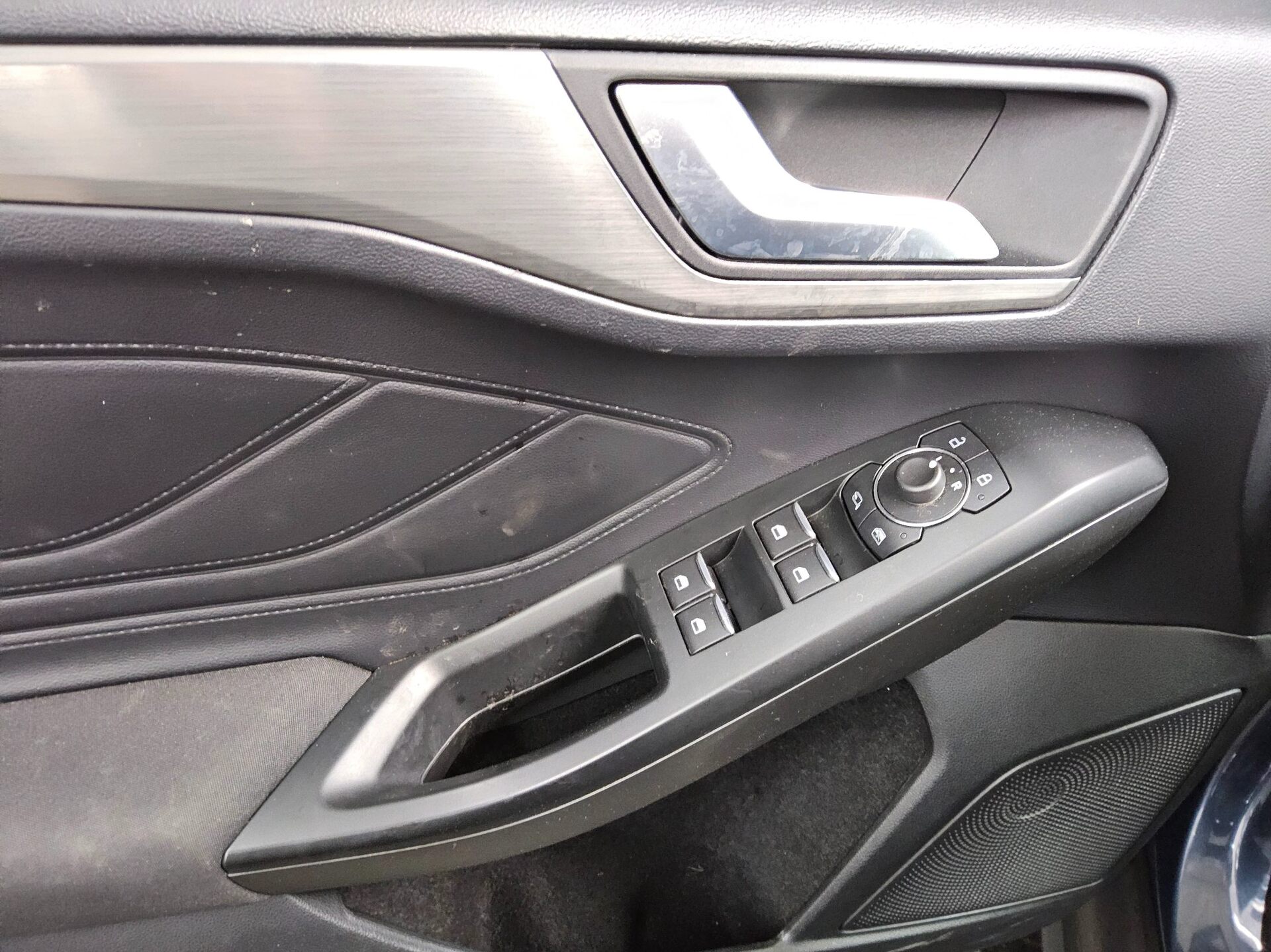 Ford Focus 1.5 EB Titanium Navi LED Shz PDC 9