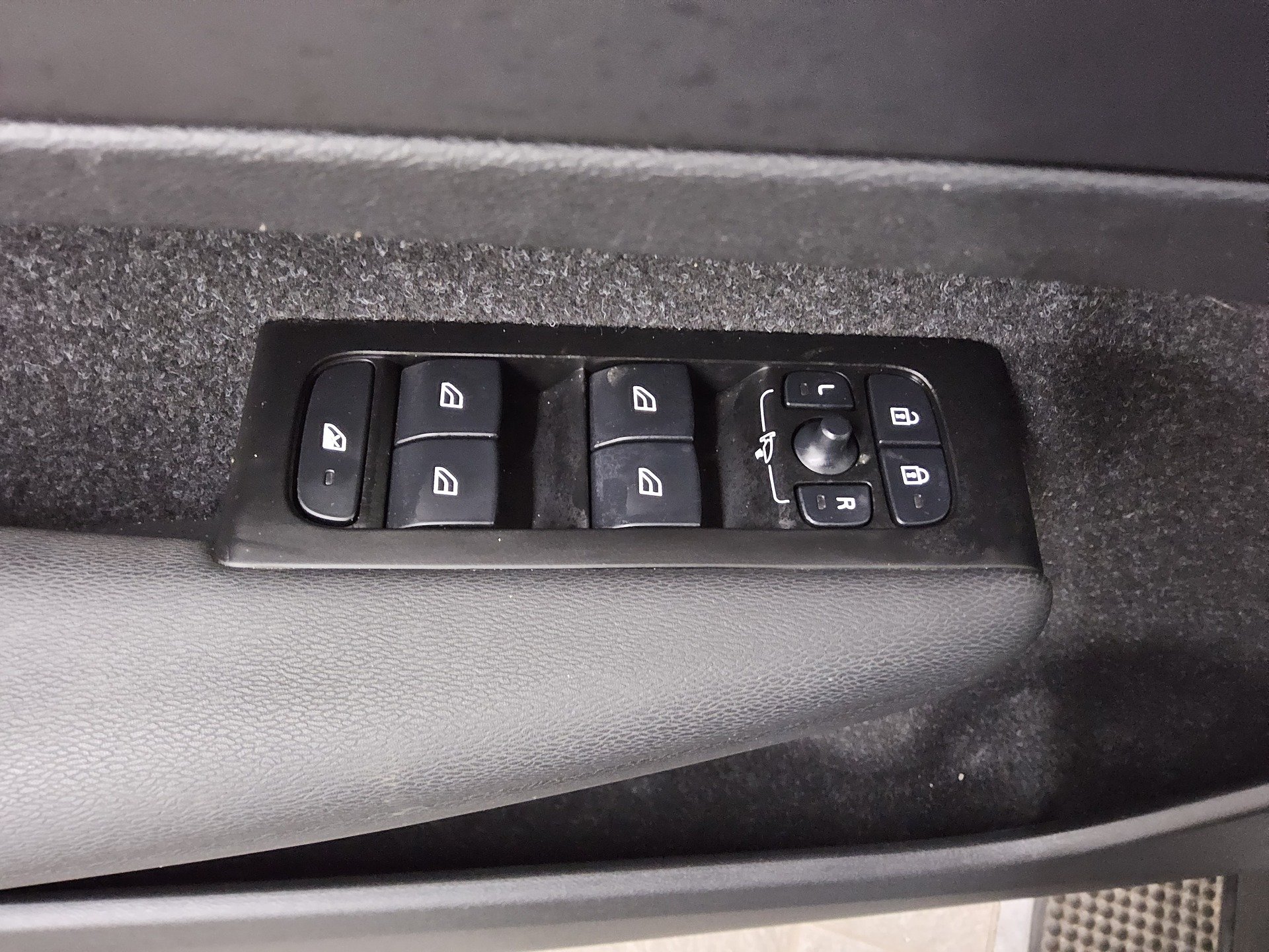 Volvo XC40 T4 Recharge Inscription Navi LED Kamera 10