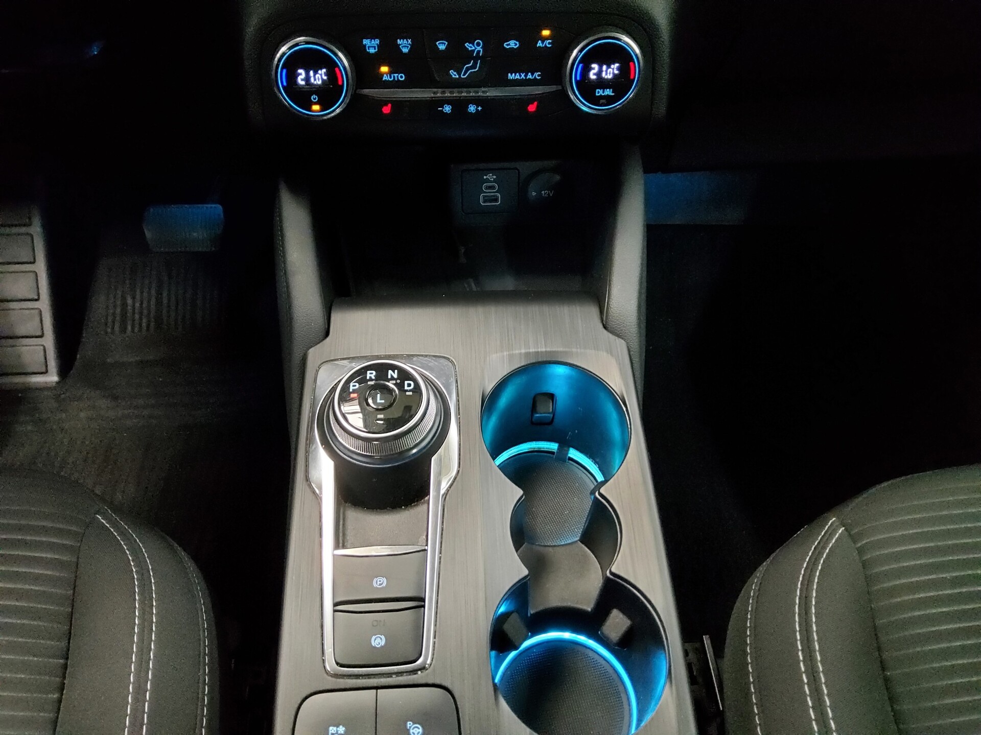 Ford Kuga 2.0 EB Titanium Navi LED vc ACC PDC USB Shz 6