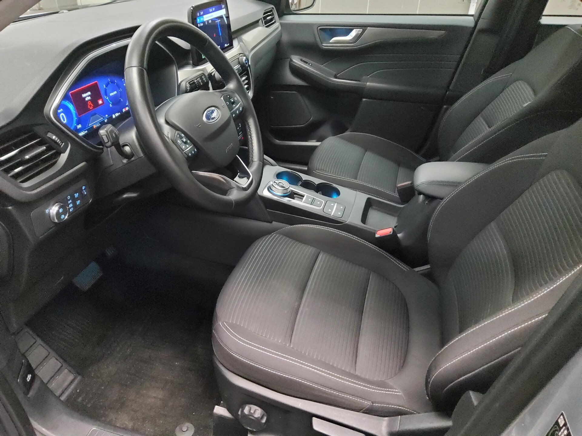 Ford Kuga 2.0 EB Titanium Navi LED vc ACC PDC USB Shz 9