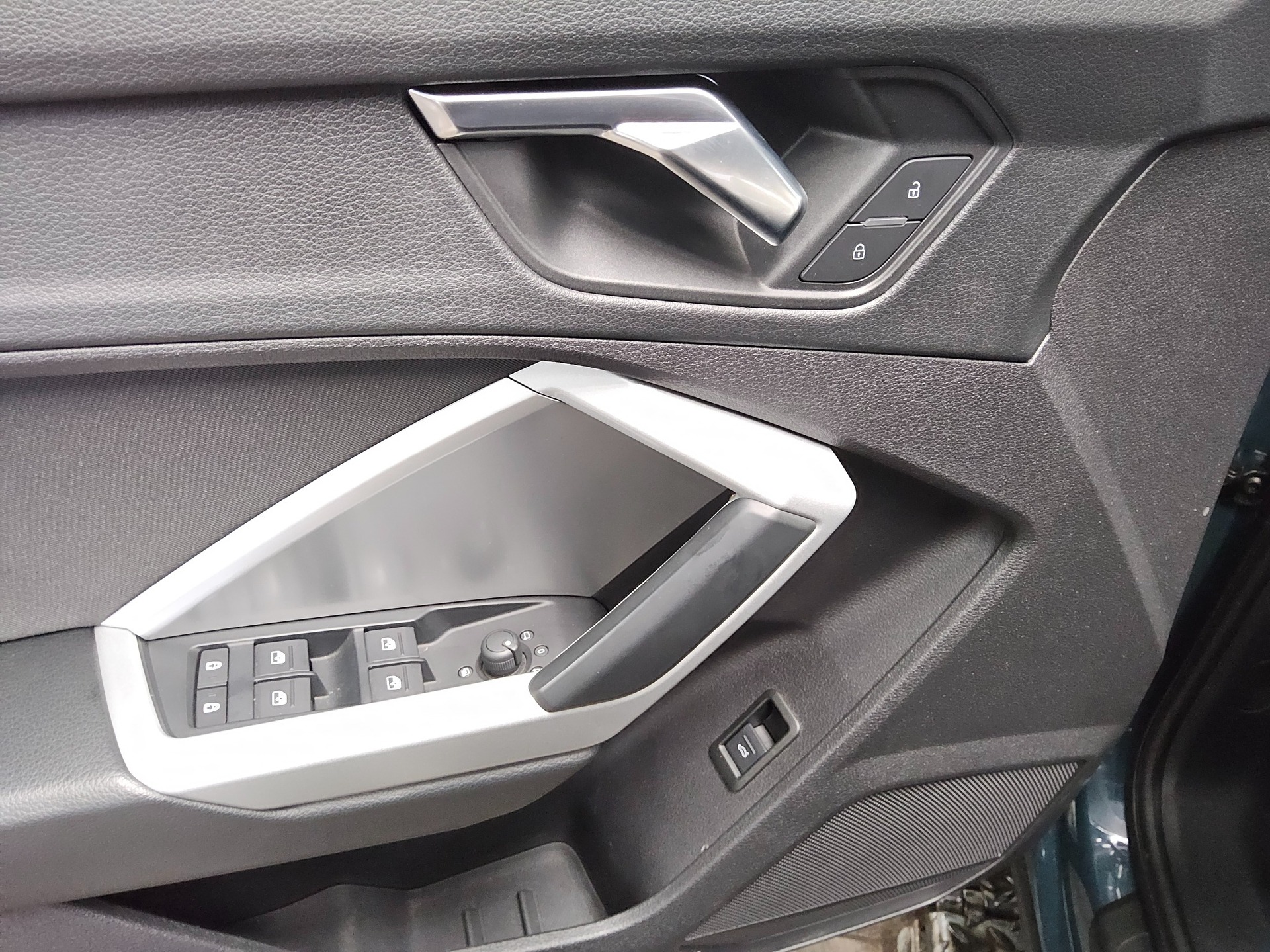 Audi Q3 40 TFSI Qu. virtual LED PDC Shz 10
