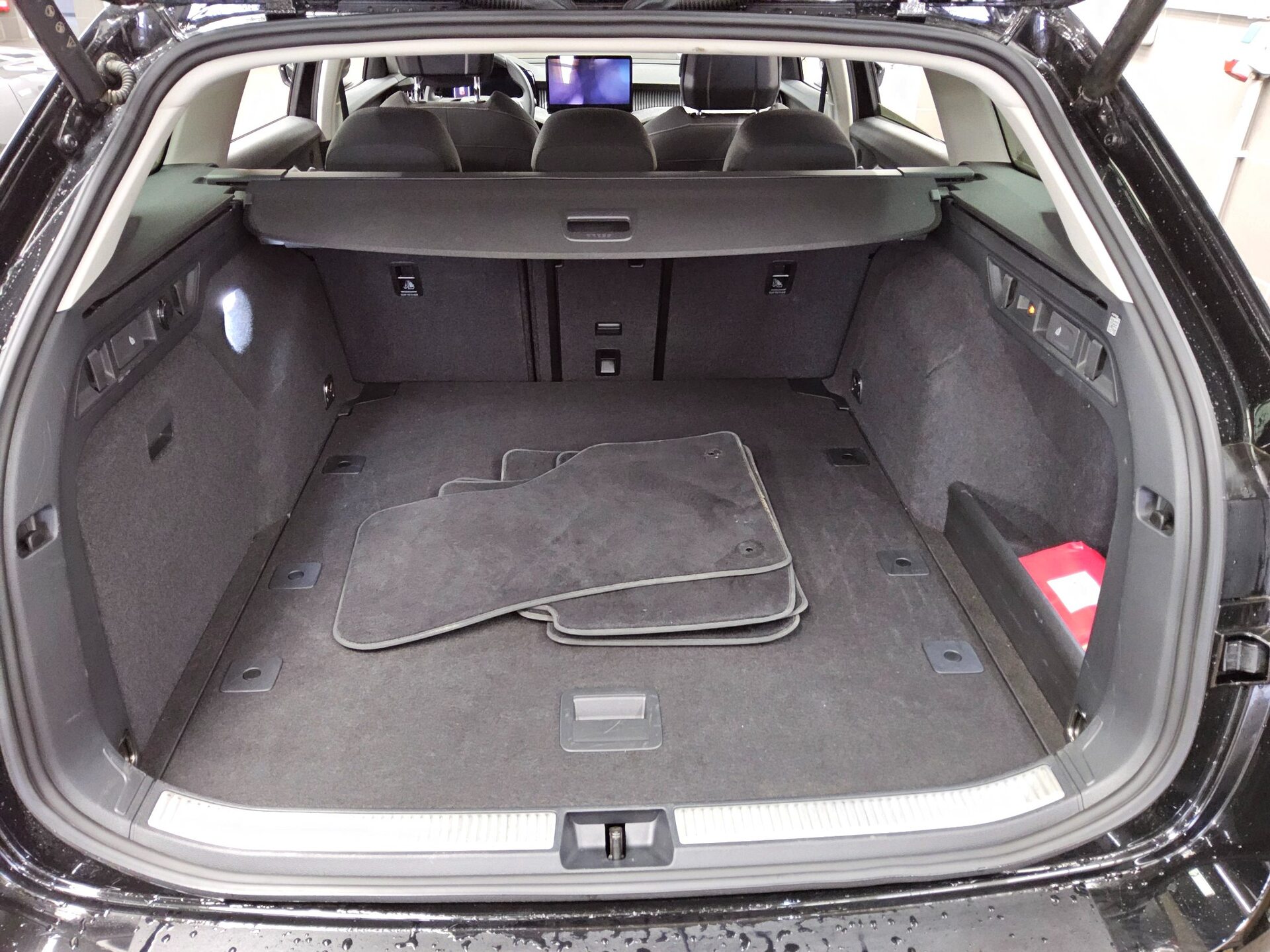 Skoda Superb Kombi 2.0 TDI 4x4 Selection Navi Matrix 12