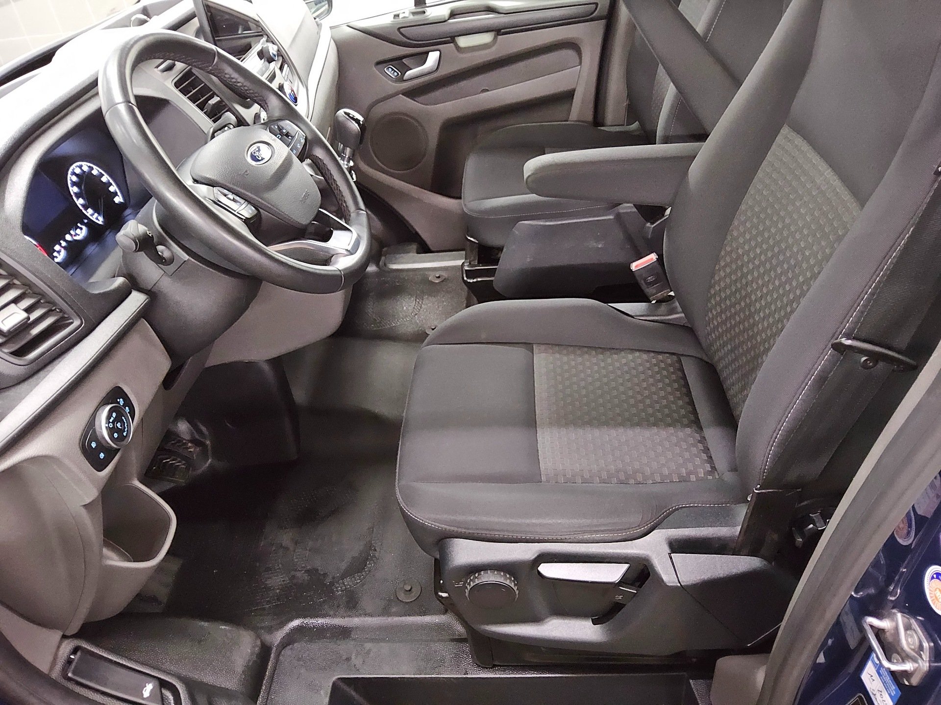 Ford Transit Custom 2.0 EB Trend L1 8-Sitze Navi 8