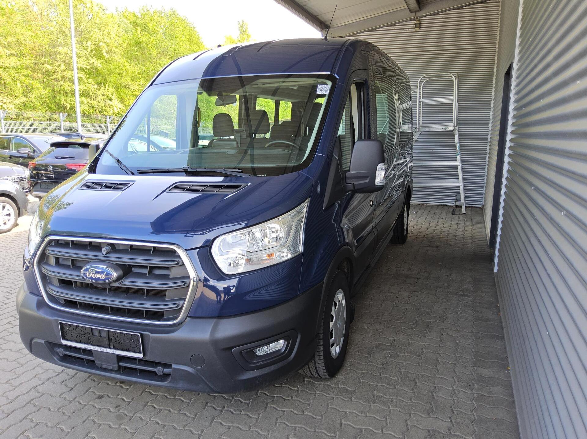 Ford Transit 2.0 TDCi Trend 9-Sitze Aut. Navi StHzg 2
