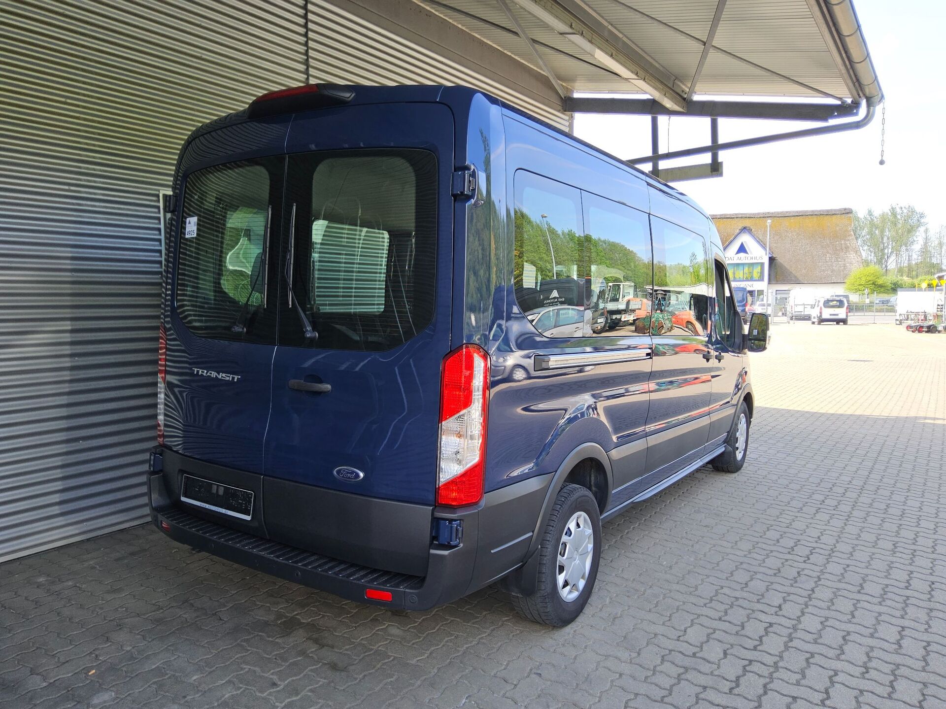 Ford Transit 2.0 TDCi Trend 9-Sitze Aut. Navi StHzg 4