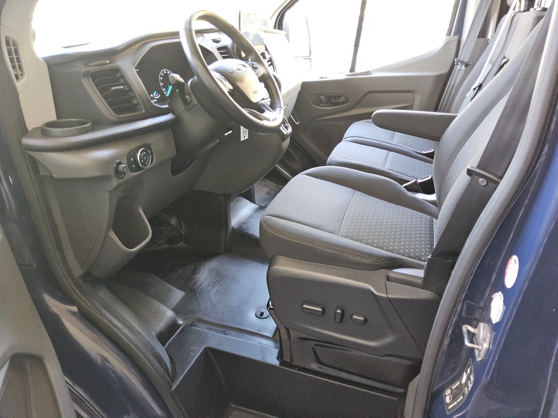 Ford Transit 2.0 TDCi Trend 9-Sitze Aut. Navi StHzg 8