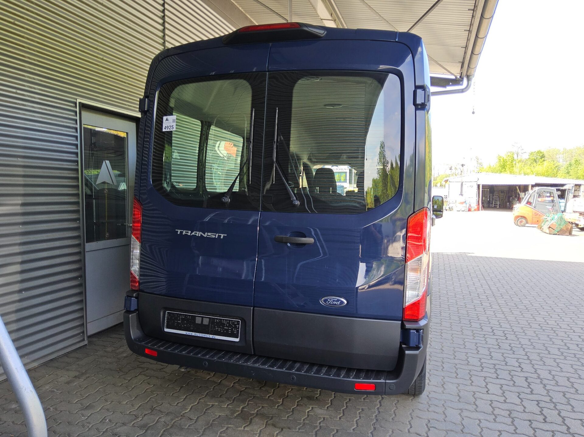 Ford Transit 2.0 TDCi Trend 9-Sitze Aut. Navi StHzg 10