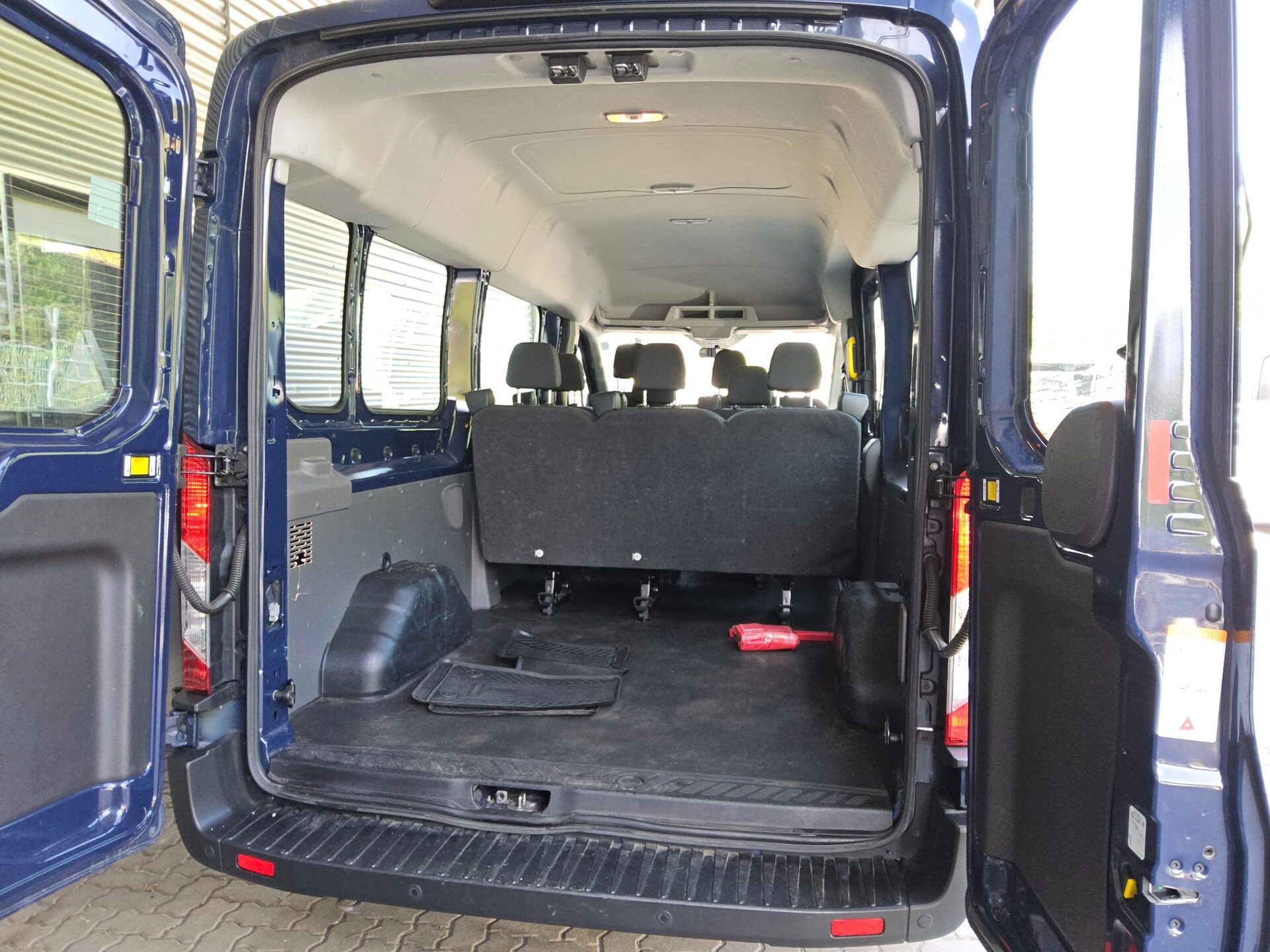Ford Transit 2.0 TDCi Trend 9-Sitze Aut. Navi StHzg 11
