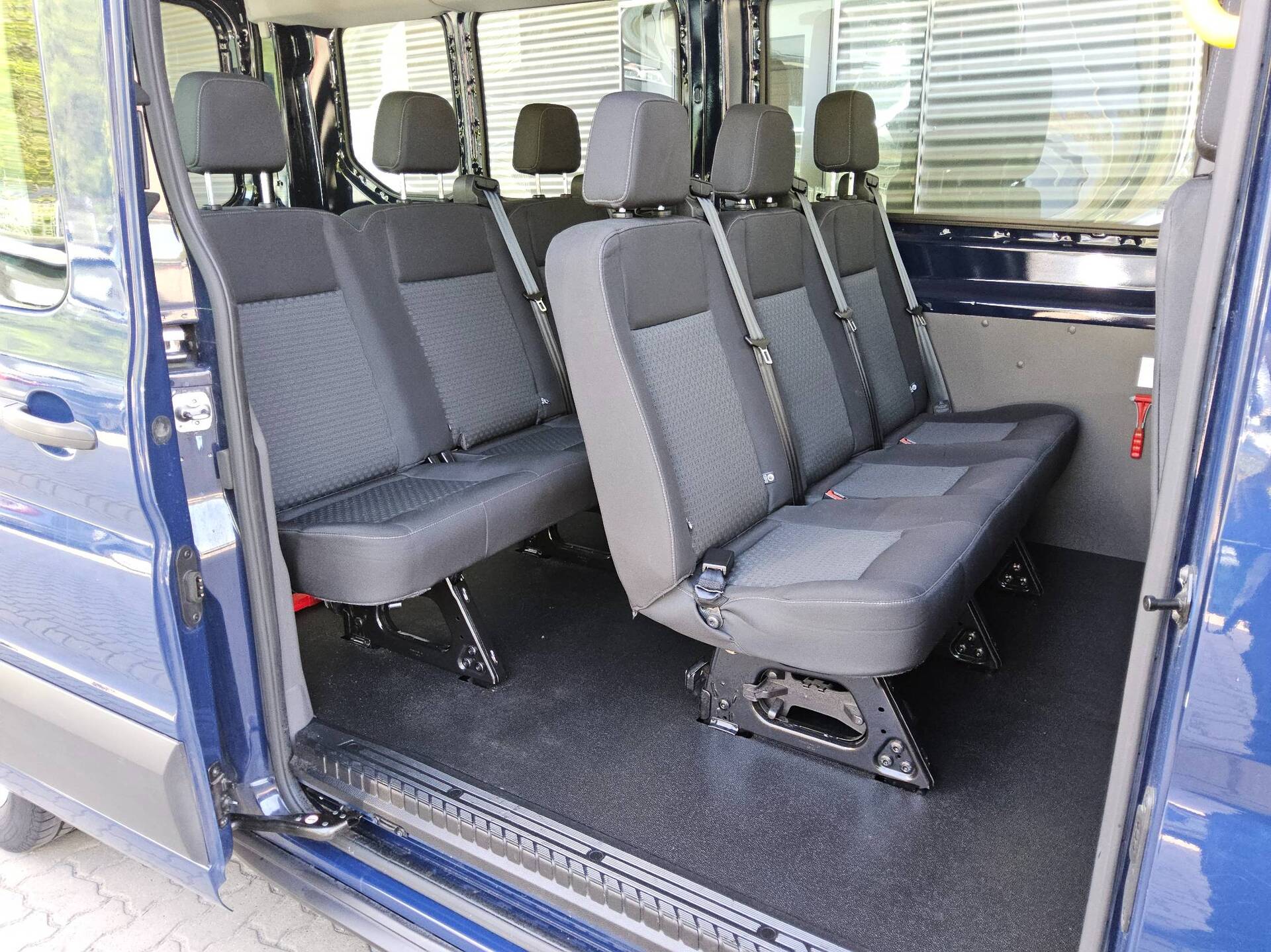 Ford Transit 2.0 TDCi Trend 9-Sitze Aut. Navi StHzg 12