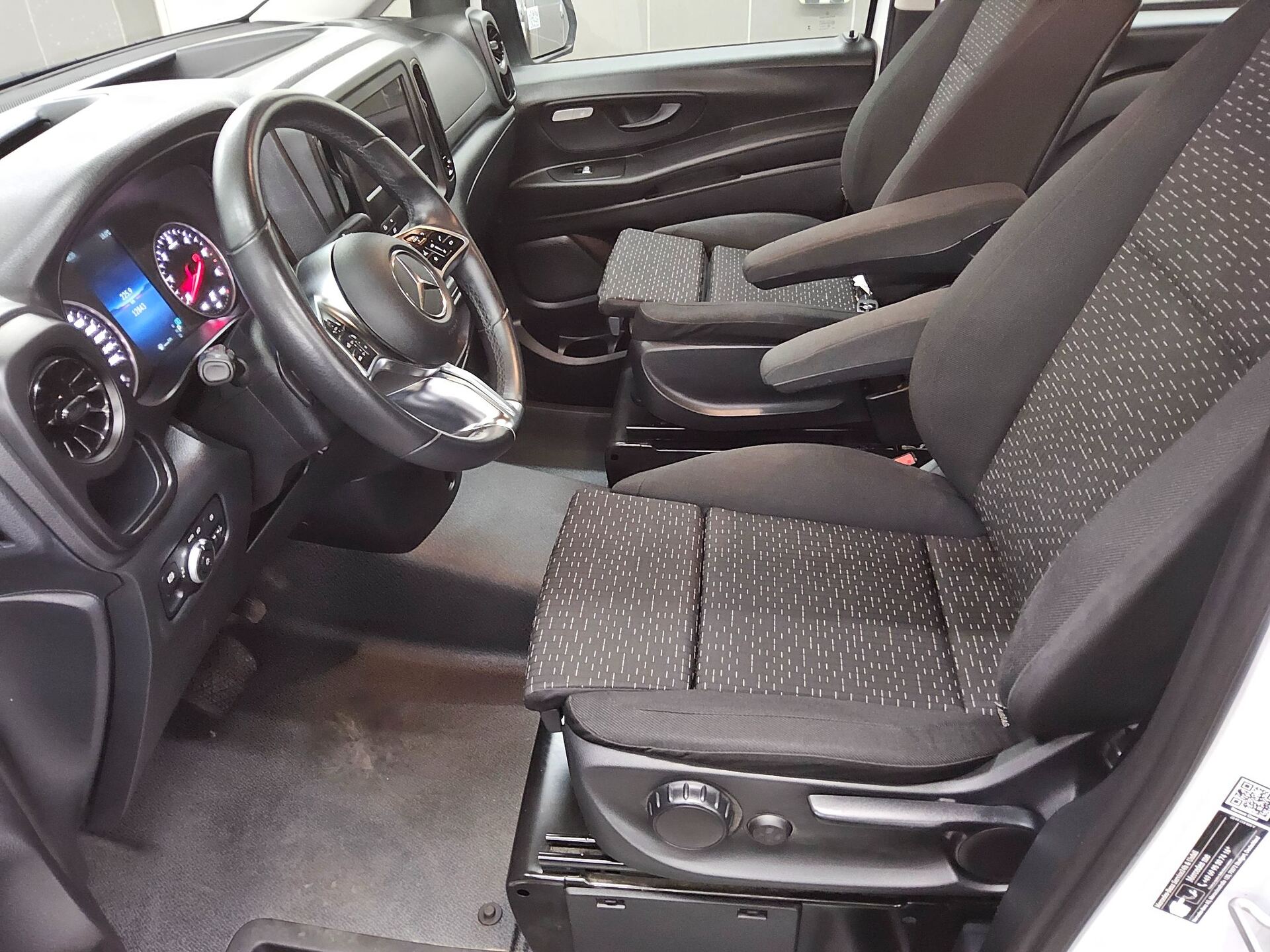 Mercedes-Benz Vito CDI 4x4 Pro lang 8-Sitze Navi RfK MBUX 8