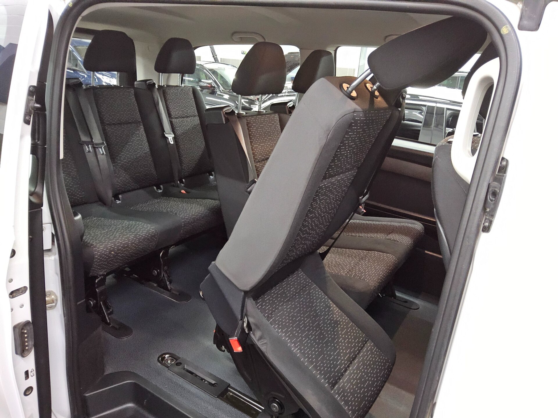 Mercedes-Benz Vito CDI 4x4 Pro lang 8-Sitze Navi RfK MBUX 12