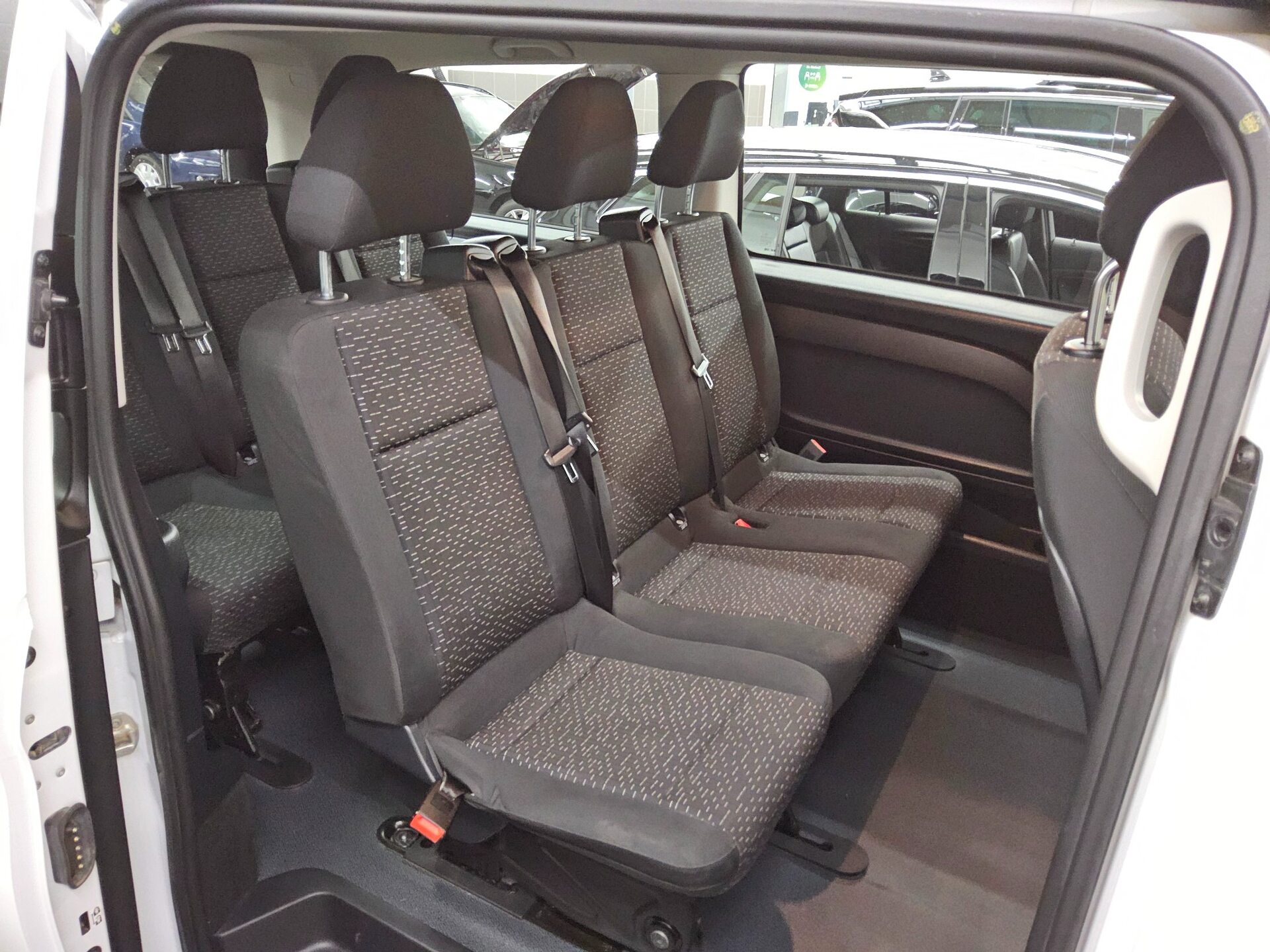 Mercedes-Benz Vito CDI 4x4 Pro lang 8-Sitze Navi RfK MBUX 13
