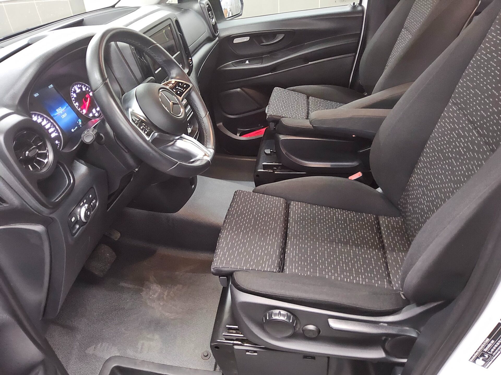 Mercedes-Benz Vito CDI 4x4 Pro lang 8-Sitze Navi RfK MBUX 8