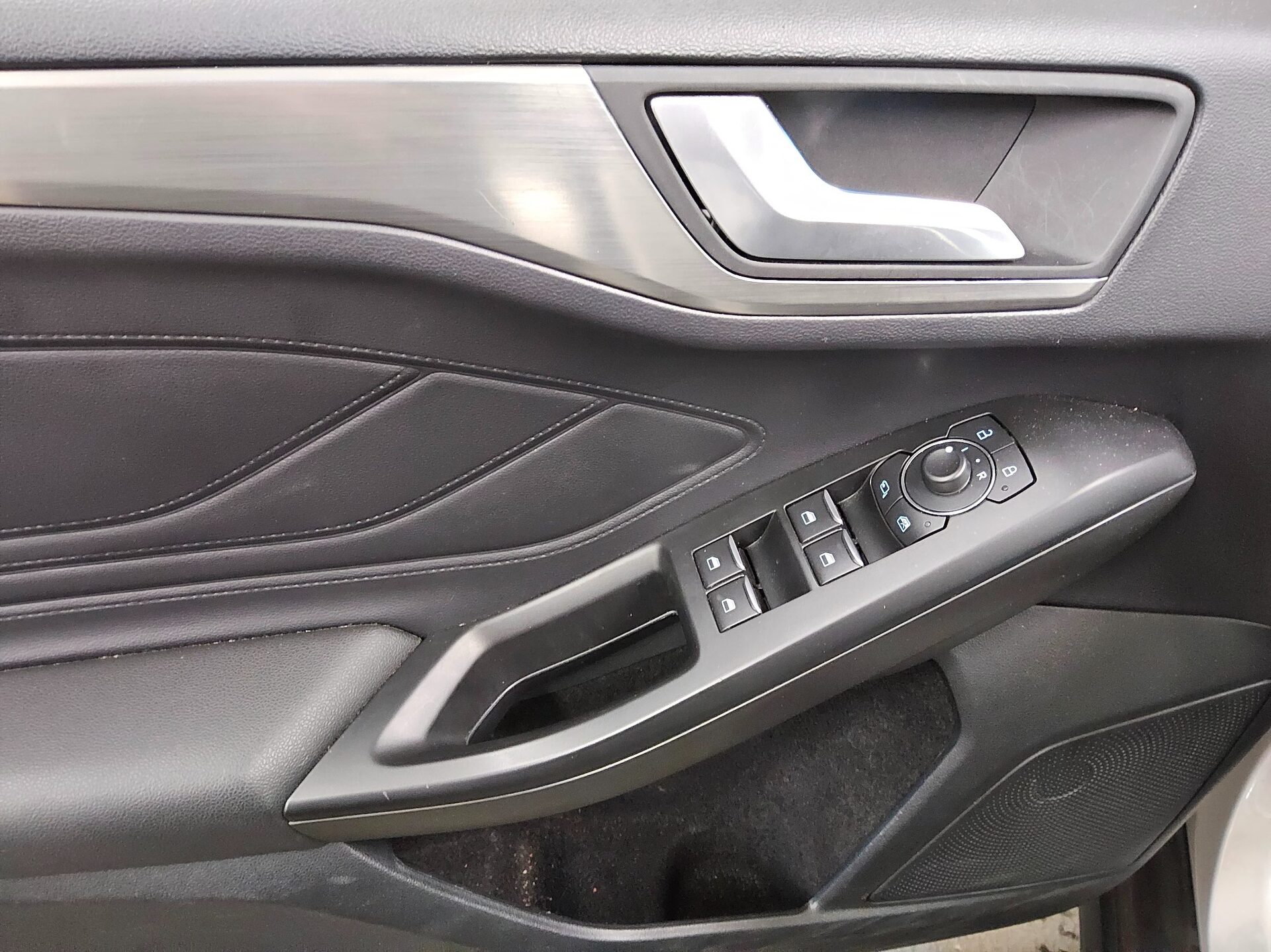 Ford Focus Turnier 1.0 EB Titanium Navi LED Kamera 9