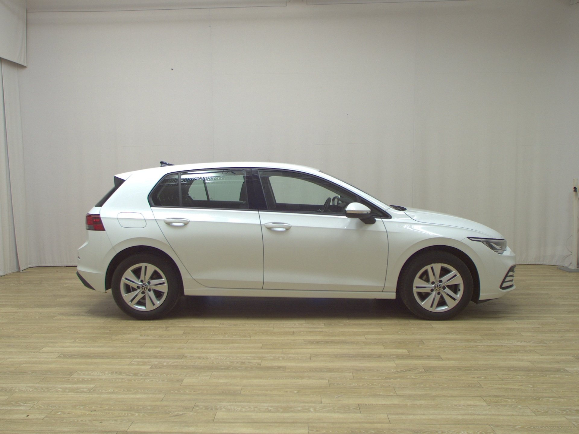 Volkswagen Golf-8 2.0 TDI Life Navi LED AID Shz PDC