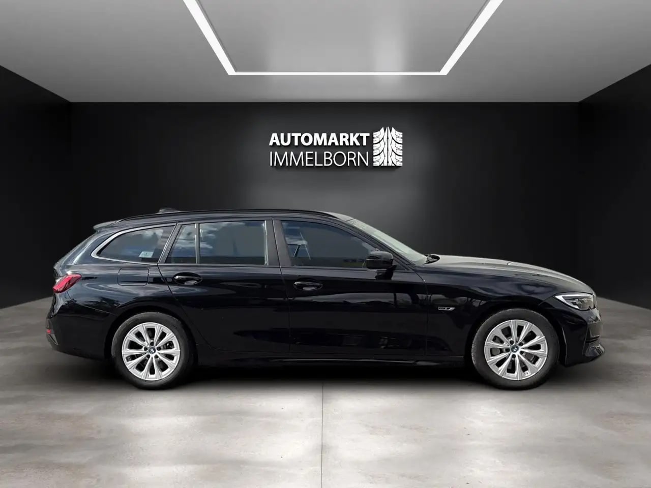 BMW 330 e Advantage AHK*LiveCP*LED*Navi+*DAB*Spur 7