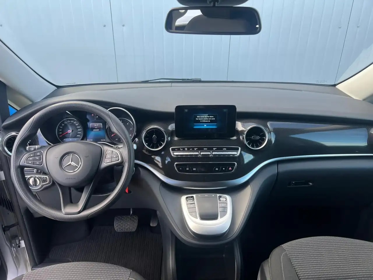Mercedes-Benz V 220 d LANG 9G LIEGEPAKET NAVI MBUX AHK 7-SITZE 15