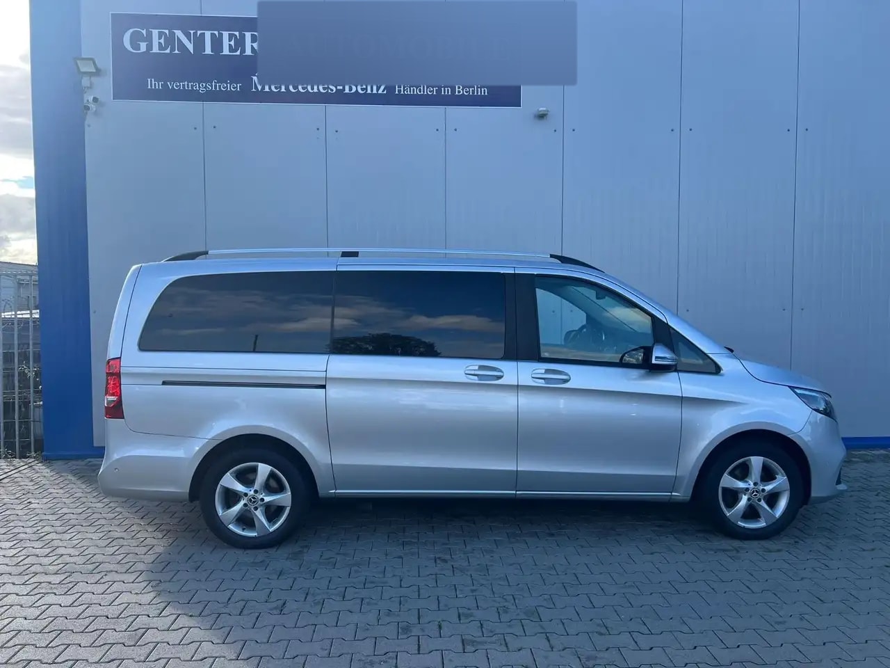 Mercedes-Benz V 220 d LANG 9G LIEGEPAKET NAVI MBUX AHK 7-SITZE 6