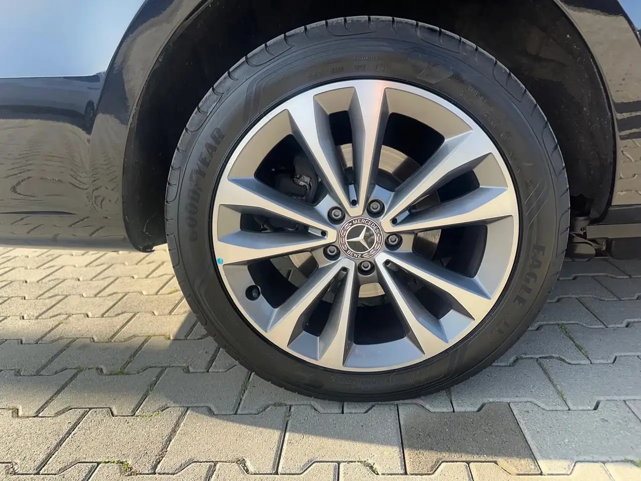 Mercedes-Benz V 300 d LANG LIEGEPAKET LEDER LED 360° KAMERA AHK 15